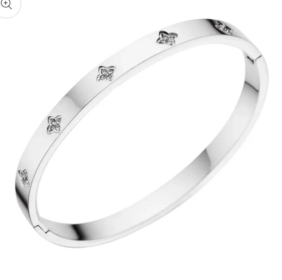 Nia Bangle
