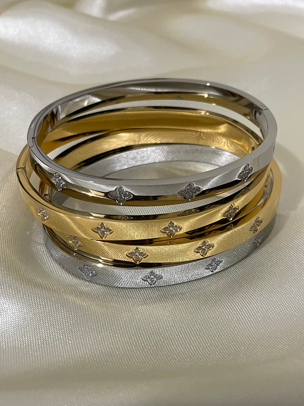 Nia Bangle